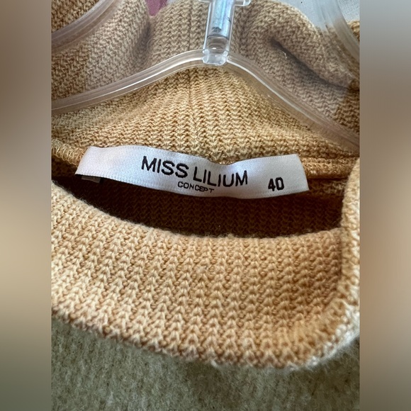 Sweater - Picture 4 of 7